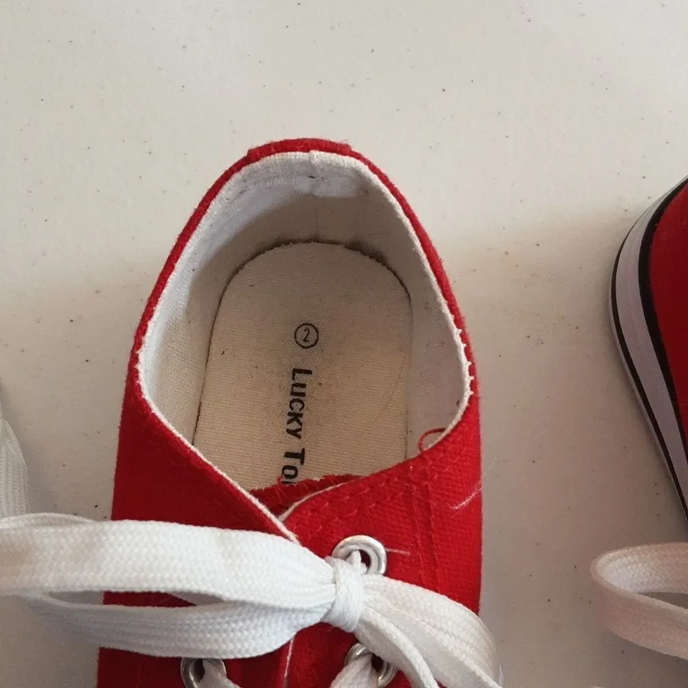 Lucky‎ Brand Sneakers Red Low Tops Unisex Rubber Toe Caps Lace Up Kids Size 2